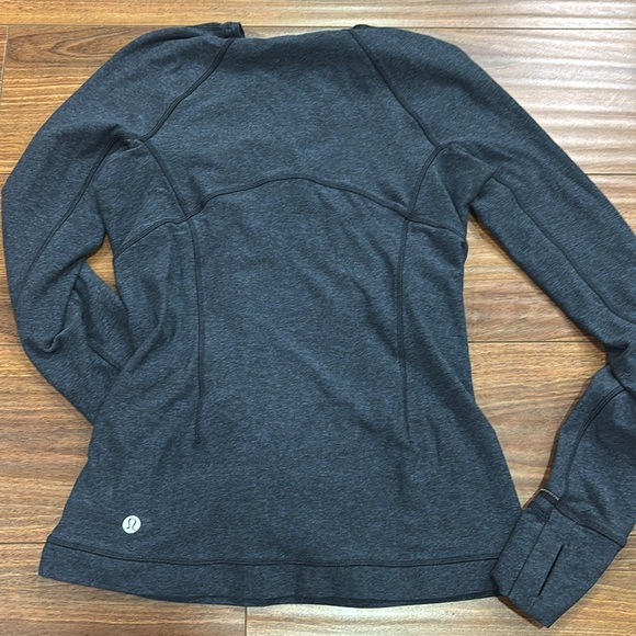 Lululemon Size 4 Top and Sports Bra - Picture 10 of 11